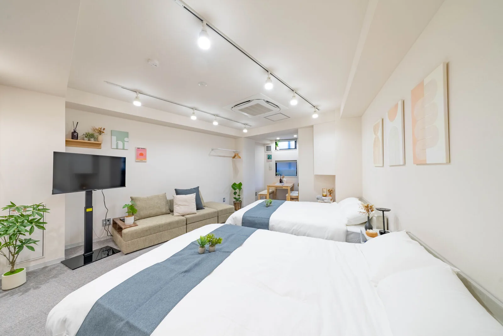 SANEN Hotel 客室リビング